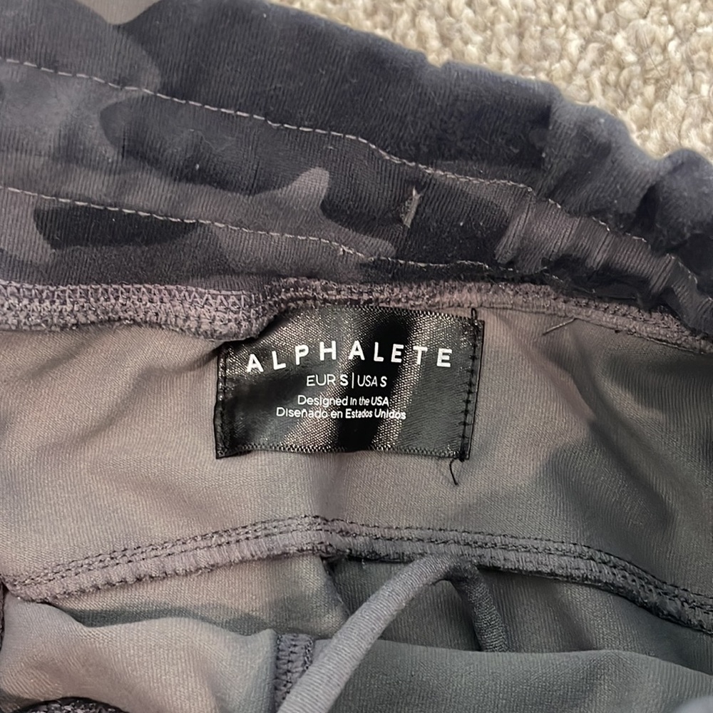 Alphalete joggers women camo workout pant materiel size small - Picture 2 of 7